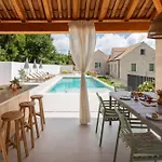 Emelie, Luxury Oasis Near Dubrovnik * Zastolje