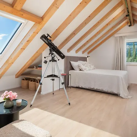 Emelie Villa *